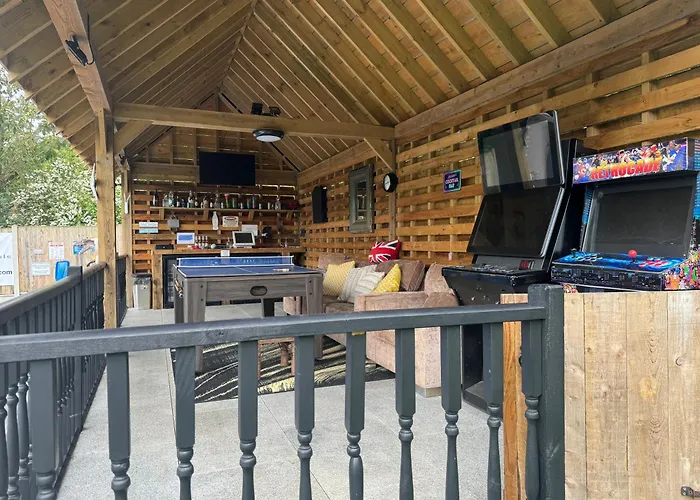Luxurious Oasis Relax 32C Pool, Jacuzzi Games Bar