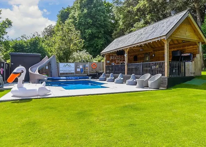 Luxurious Oasis Relax 32C Pool, Jacuzzi Games Bar