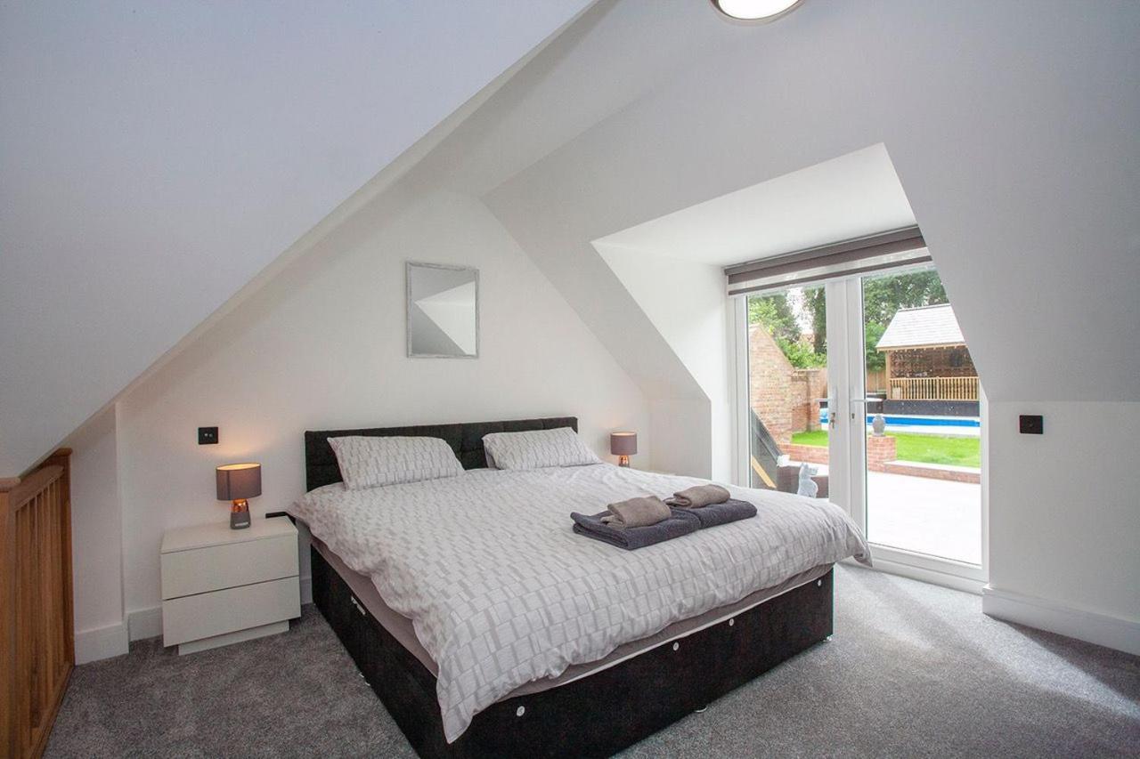 Luxurious Oasis Relax 32c Pool, Jacuzzi Games Bar Deal
