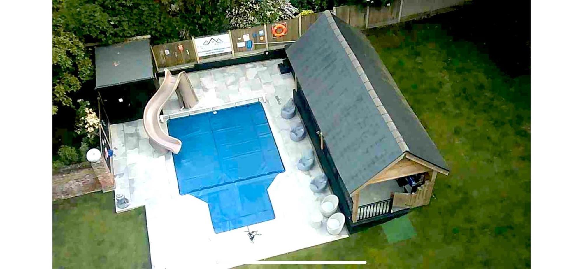 Luxurious Oasis Relax 32c Pool, Jacuzzi Games Bar Holiday home