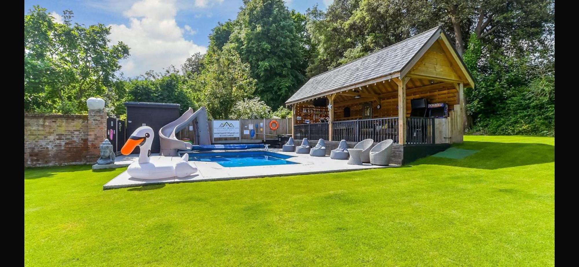 Luxurious Oasis Relax 32c Pool, Jacuzzi Games Bar